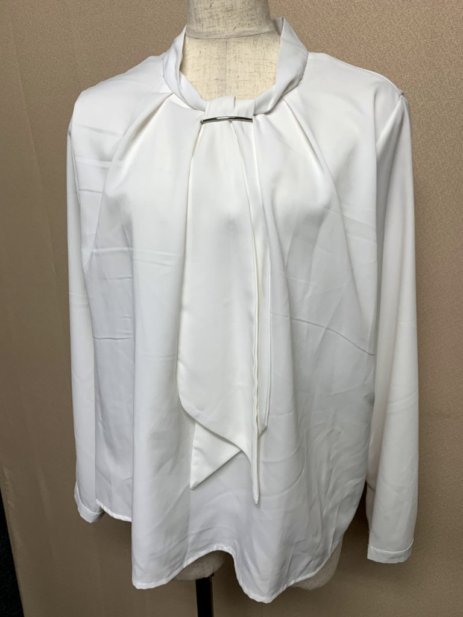 リボンブラウス